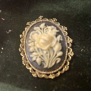 Vintage Gerry’s cameo pin
